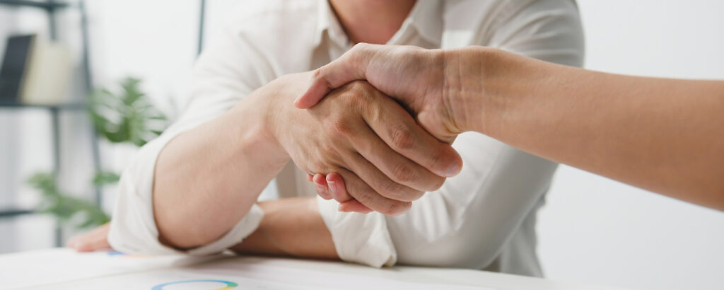 Kündigung ohne Abmahnung, Beitragsbild, Handshake